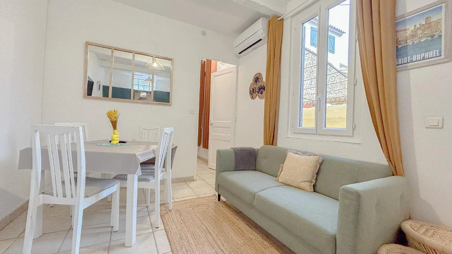 Charmant Mas Centrale, Bord De Mer Cour Interieur Ideal Pour 4 Personnes Frejus